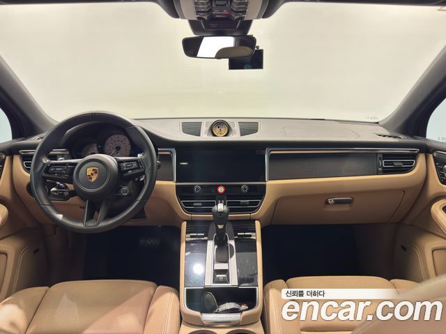 Porsche Macan 2022 — photo 11