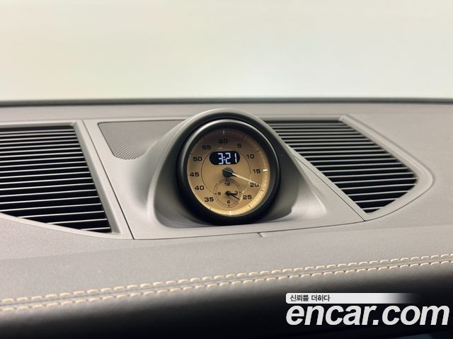 Porsche Macan 2022 — photo 14