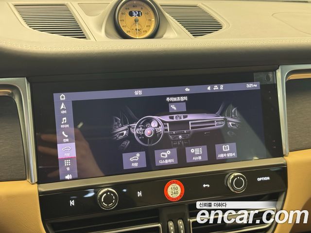 Porsche Macan 2022 — photo 15
