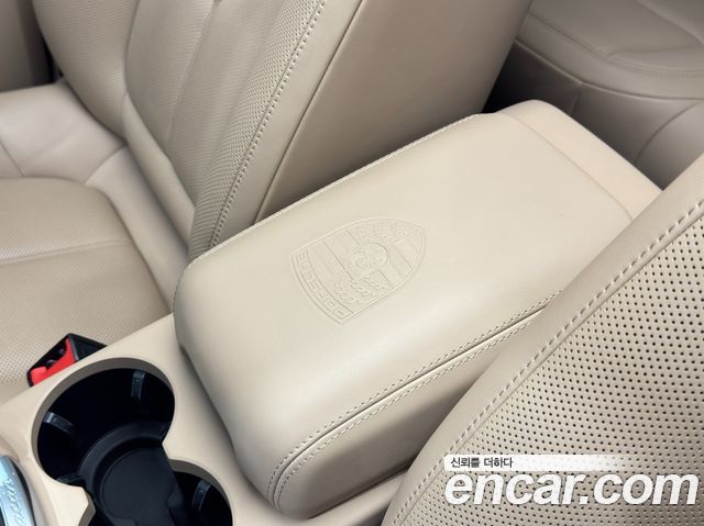 Porsche Macan 2022 — photo 17