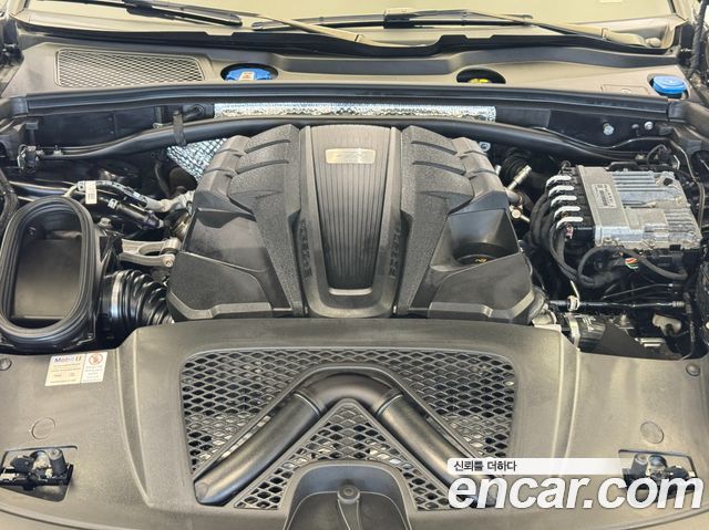 Porsche Macan 2022 — photo 19