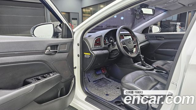 Hyundai AVANTE 2017 — photo 10