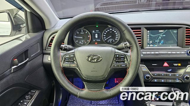 Hyundai AVANTE 2017 — photo 13