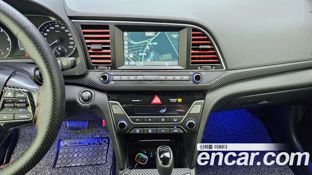 Hyundai AVANTE 2017 — photo 14