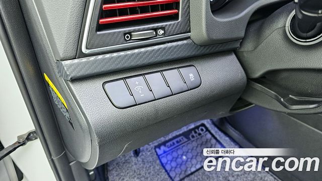 Hyundai AVANTE 2017 — photo 16