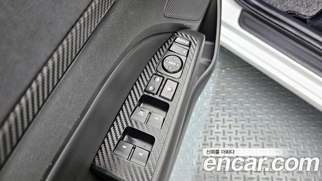 Hyundai AVANTE 2017 — photo 17