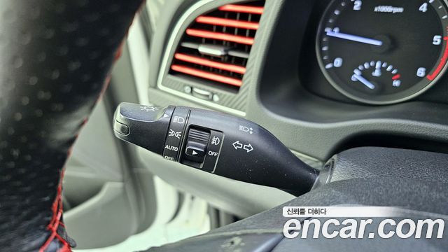 Hyundai AVANTE 2017 — photo 18