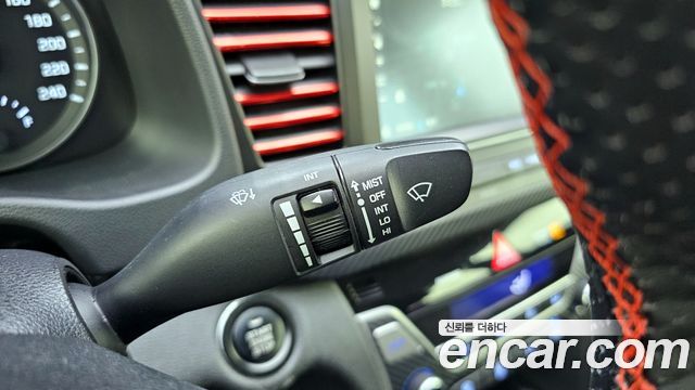 Hyundai AVANTE 2017 — photo 19