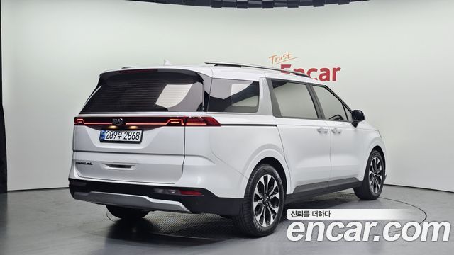 Kia Canival 2021 — photo 2