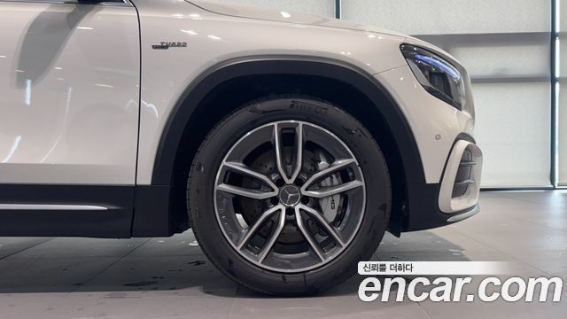 Mercedes-Benz GLB-Class 2025 — photo 4