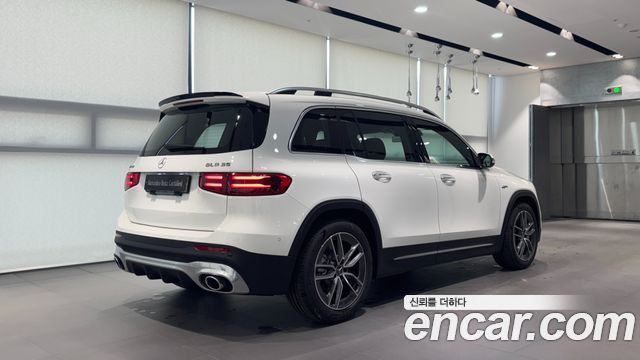Mercedes-Benz GLB-Class 2025 — photo 6