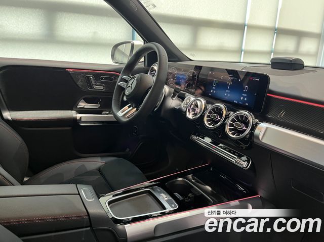 Mercedes-Benz GLB-Class 2025 — photo 16