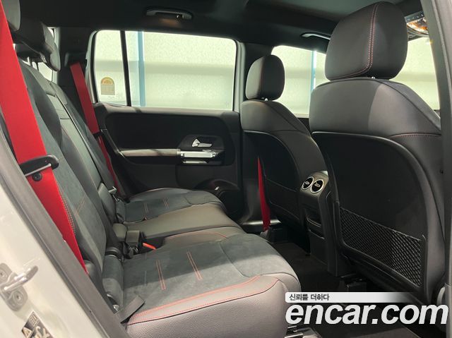 Mercedes-Benz GLB-Class 2025 — photo 17