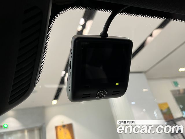 Mercedes-Benz GLB-Class 2025 — photo 20
