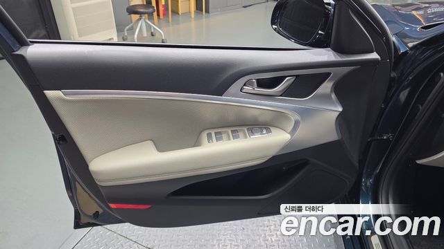Genesis G70 2021 — photo 14