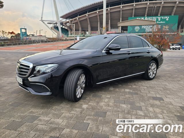 Mercedes-Benz E-Class 2020 — photo 1