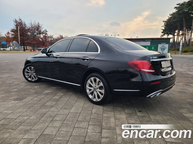 Mercedes-Benz E-Class 2020 — photo 3