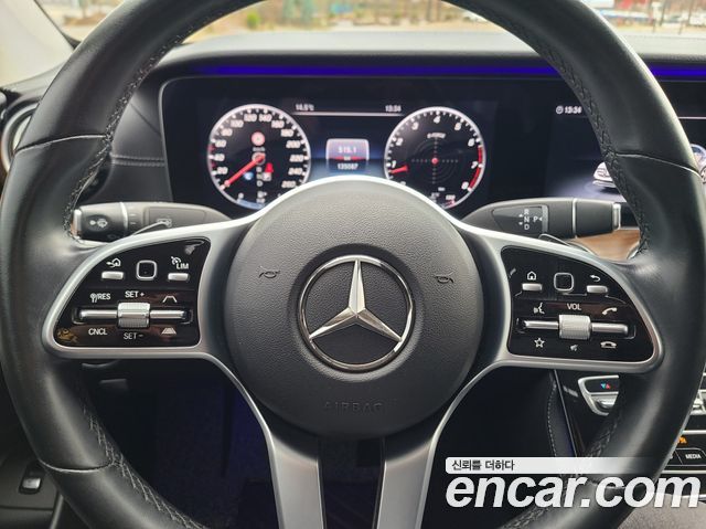 Mercedes-Benz E-Class 2020 — photo 8