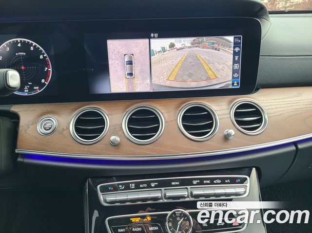 Mercedes-Benz E-Class 2020 — photo 10