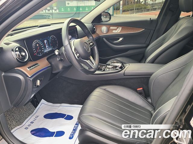 Mercedes-Benz E-Class 2020 — photo 11
