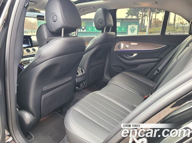 Mercedes-Benz E-Class 2020 — photo 12