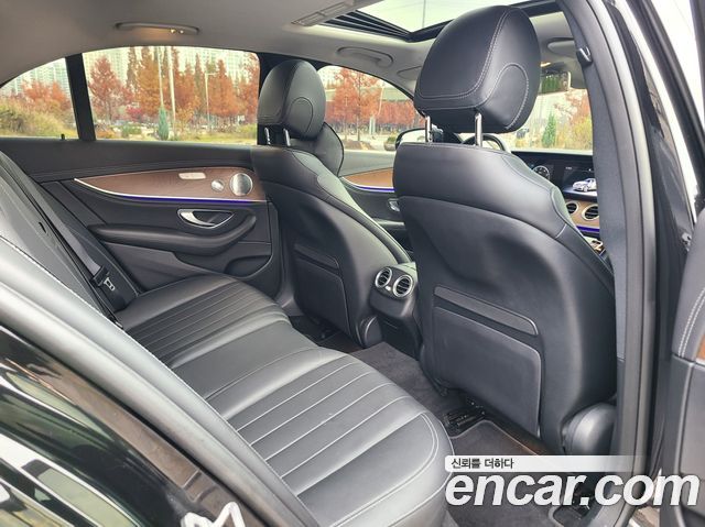 Mercedes-Benz E-Class 2020 — photo 13