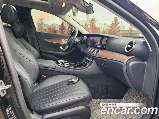 Mercedes-Benz E-Class 2020 — photo 14