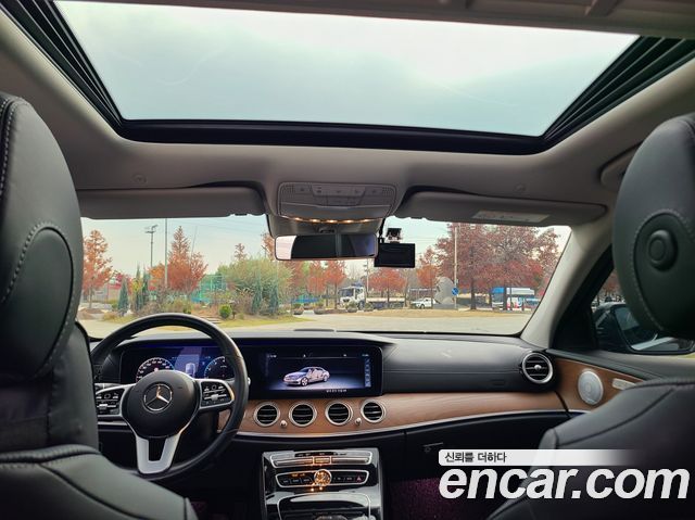 Mercedes-Benz E-Class 2020 — photo 15