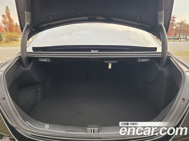 Mercedes-Benz E-Class 2020 — photo 16