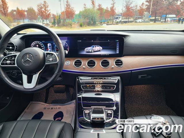 Mercedes-Benz E-Class 2020 — photo 19