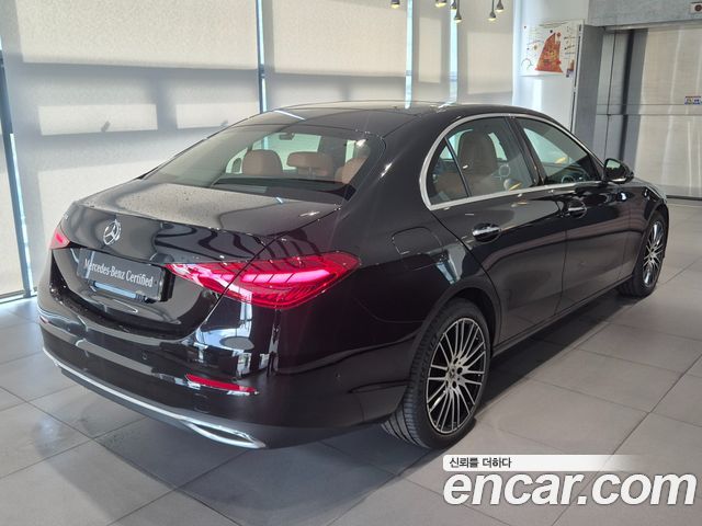Mercedes-Benz C-Class 2025 — photo 3