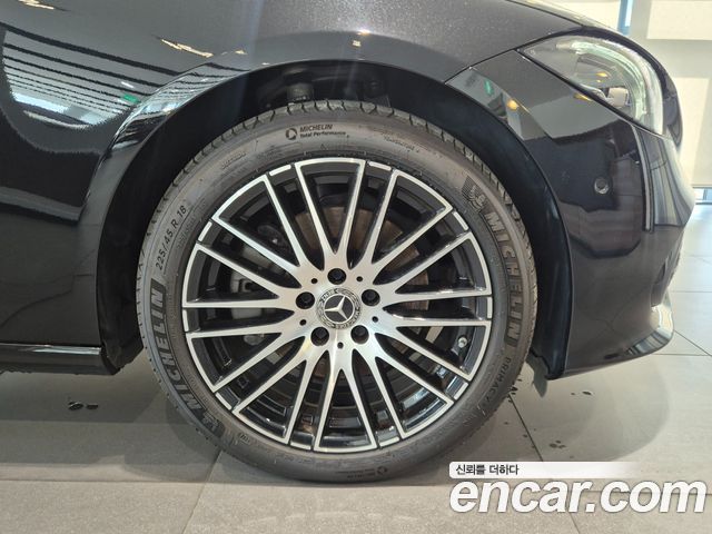 Mercedes-Benz C-Class 2025 — photo 6