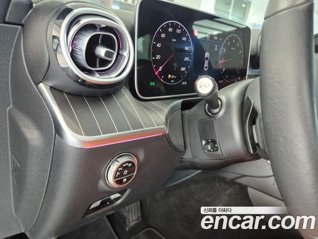 Mercedes-Benz C-Class 2025 — photo 8