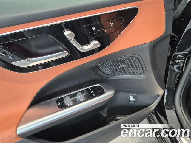 Mercedes-Benz C-Class 2025 — photo 9