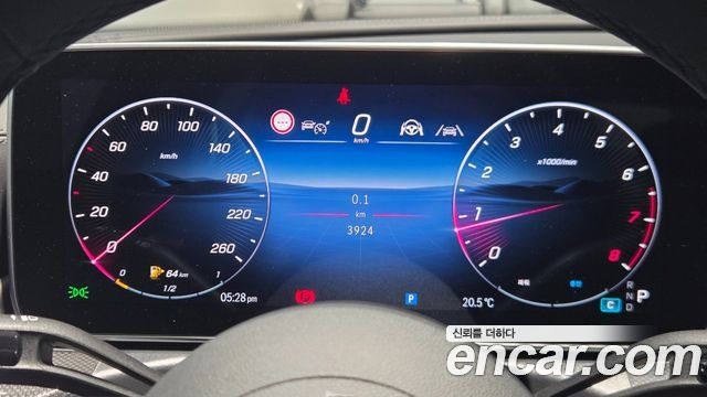 Mercedes-Benz C-Class 2025 — photo 9