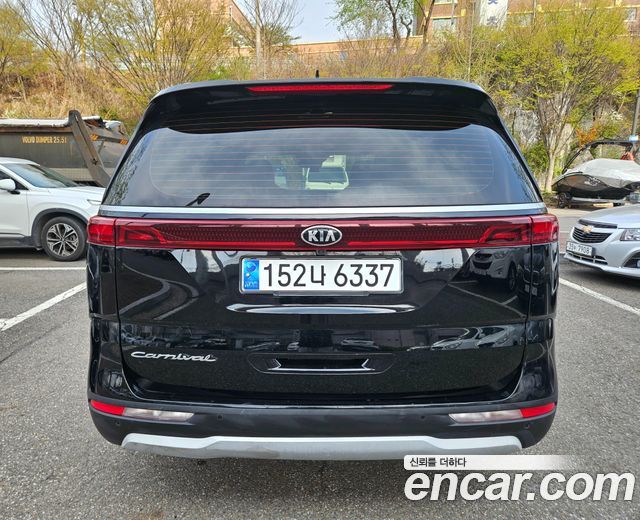 Kia Canival 2021 — photo 3