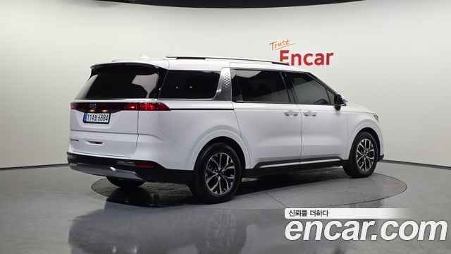 Kia Canival 2021 — photo 2