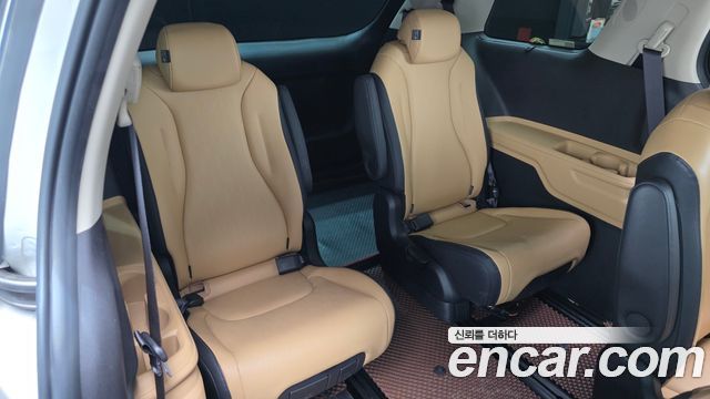 Kia Canival 2021 — photo 18