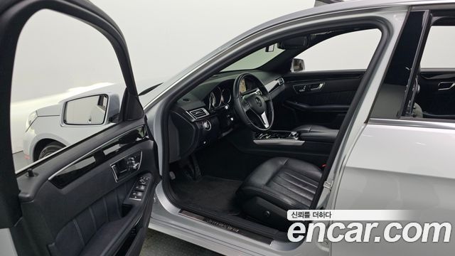 Mercedes-Benz E-Class 2014 — photo 10