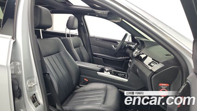 Mercedes-Benz E-Class 2014 — photo 11