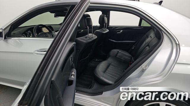 Mercedes-Benz E-Class 2014 — photo 12
