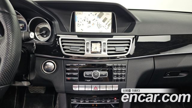 Mercedes-Benz E-Class 2014 — photo 14