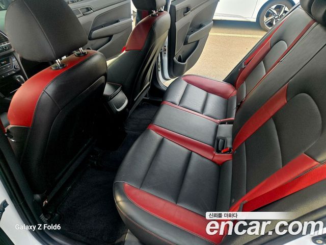Hyundai AVANTE 2018 — photo 11