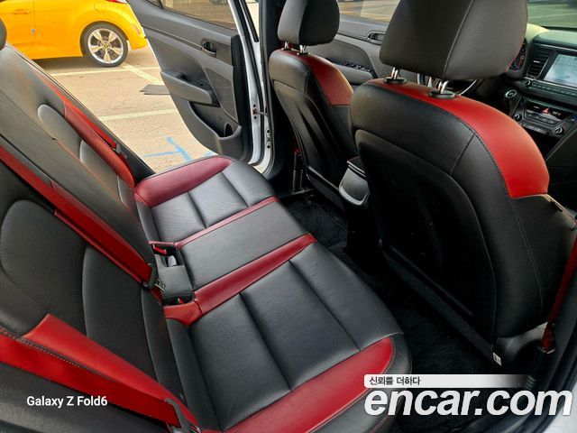 Hyundai AVANTE 2018 — photo 12