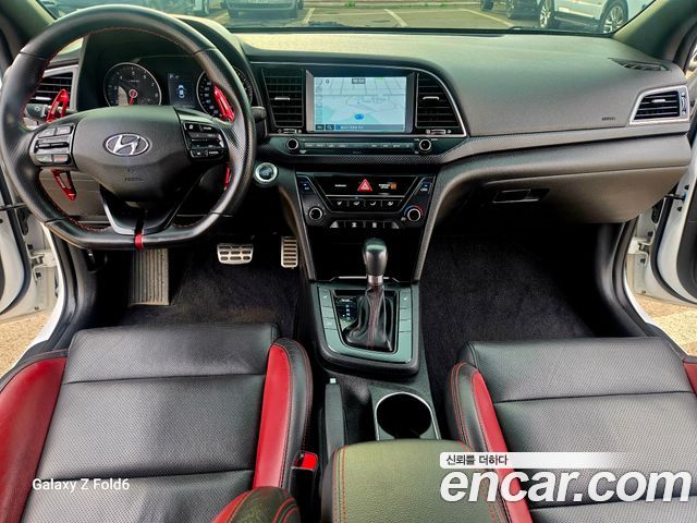 Hyundai AVANTE 2018 — photo 14