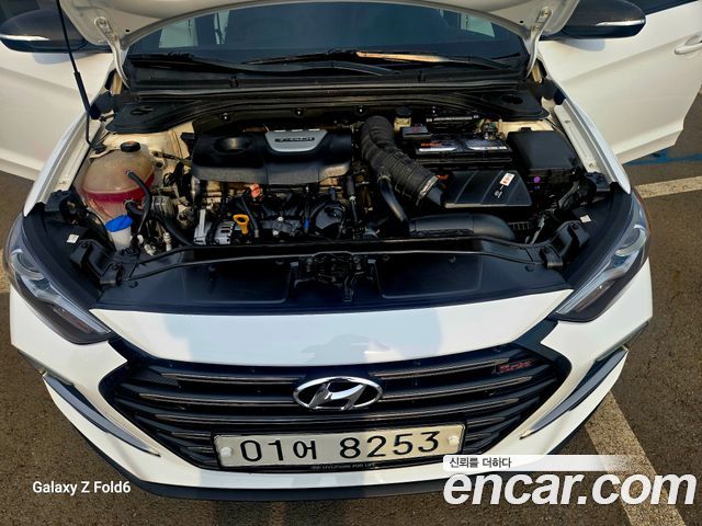 Hyundai AVANTE 2018 — photo 19