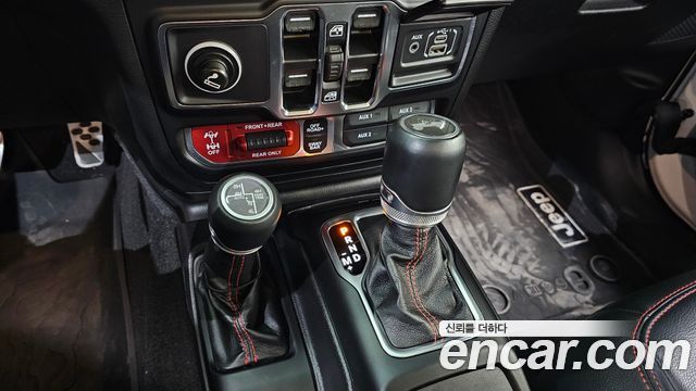 Jeep Wrangler 2021 — photo 9