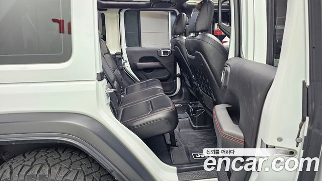 Jeep Wrangler 2021 — photo 11