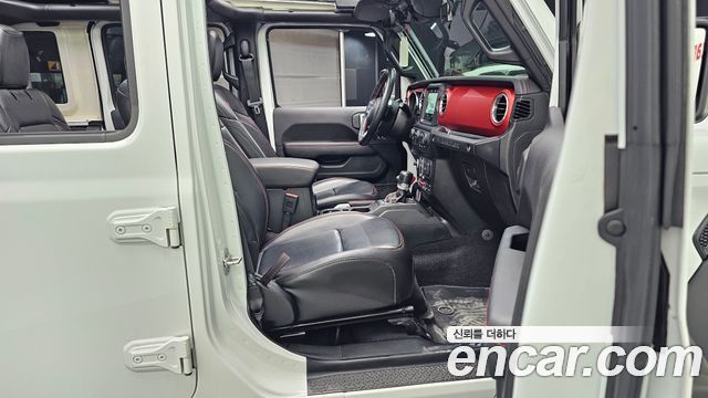 Jeep Wrangler 2021 — photo 12