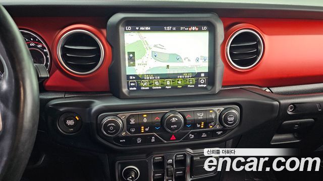 Jeep Wrangler 2021 — photo 14